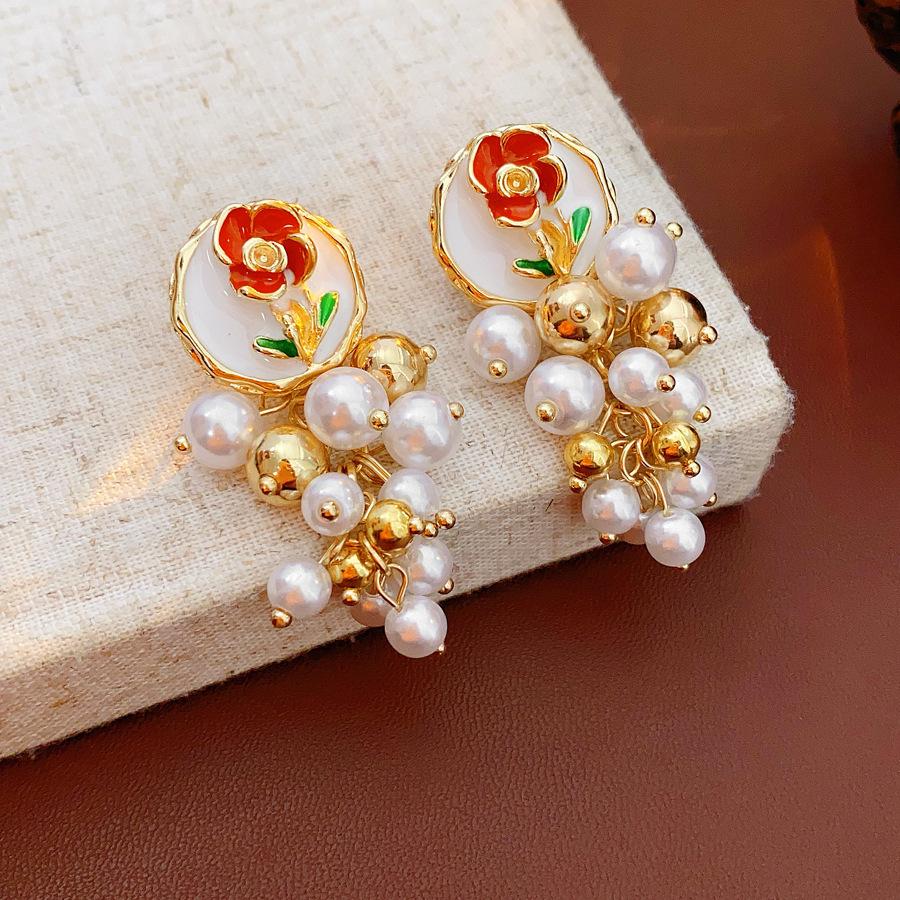 Vintage Steel Teardrop Cat Eye Earrings for Women - Retro, High-End, Versatile Fashion Ear Studs