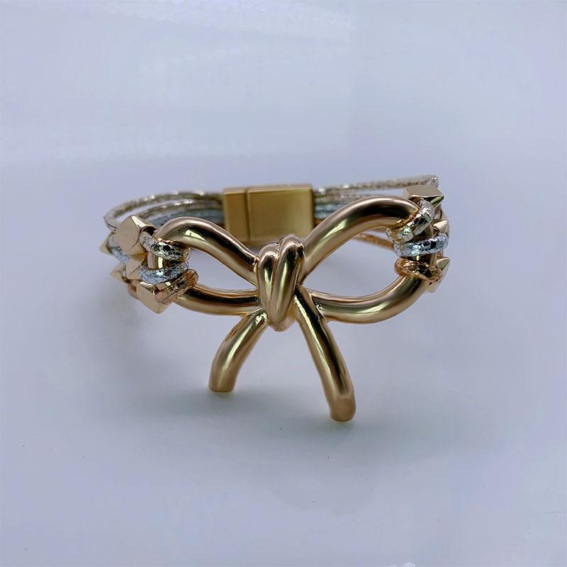 Трендовый европейский и американский кожаный браслет с магнитной пряжкой-бантом - Модные женские украшения на Рождество