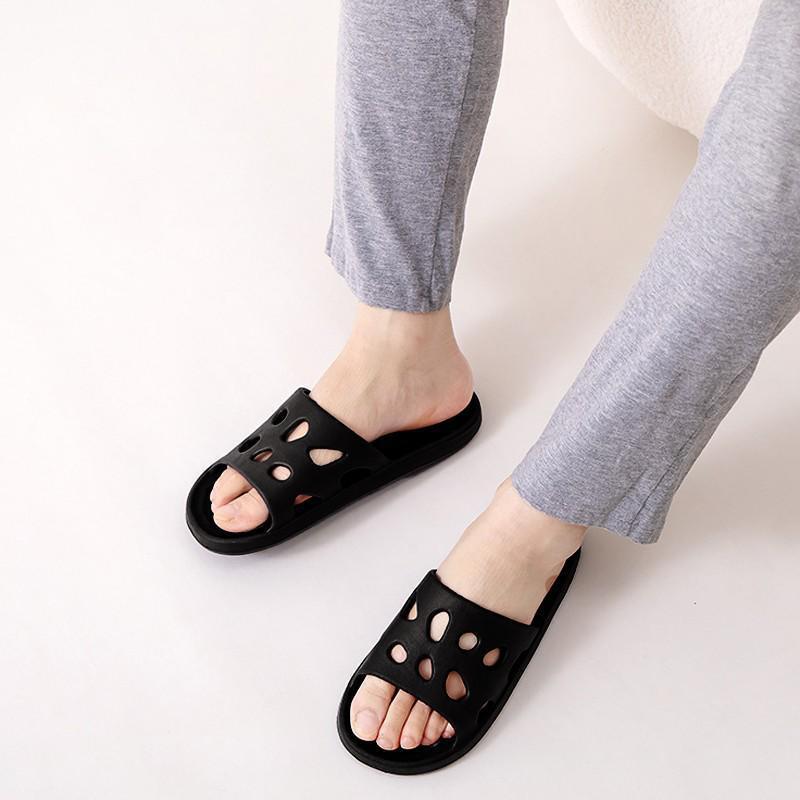 Тапочки для женщин и мужчин, нескользящие нескользящие тапочки на мягкой подошве для ванной комнаты, полые туфли для душа, банные тапочки, домашние сандалии, летние пляжные шлепанцы, тапочки для пар