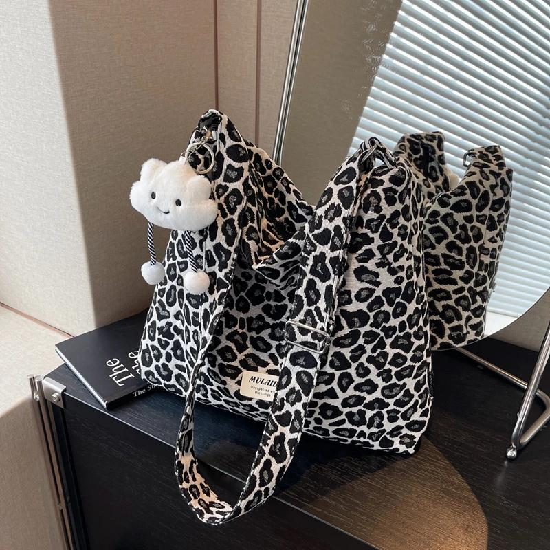 Leopard Print Canvas Shoulder Bag Large Capacity Zipper Versatile Fashion Bag Soft and Simple