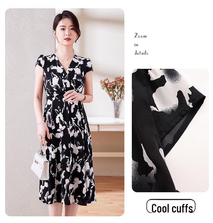 Летнее платье с цветочным принтом больших размеров - короткий рукав, подчеркнутая талия, тонкий фасон