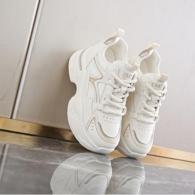 Женская повседневная обувь на платформе с внутренней высотой, весенняя новинка, обувь для маленьких мужчин, показывающая ноги, маленькая ретро-спортивная обувь