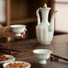 Керамический набор для байцзю в стиле династии Сун: Бутыль для вина, Держатель для венчика для чая, Чашка на высокой ножке и Желтая винная чашка