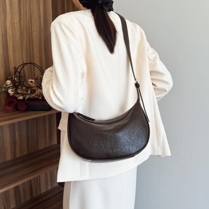 Popular Bags Women's New Spring and Summer Commuter Shoulder Bag Casual Texture Versatile Messenger Dumpling Bag