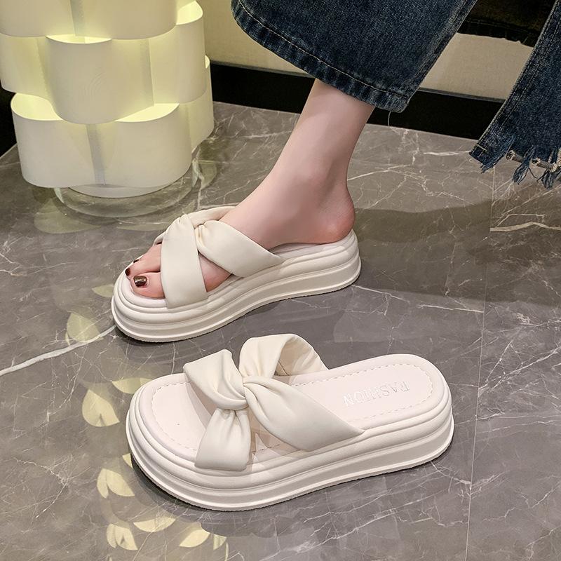 Тапочки на толстой подошве для женщин, лето 2024 года, новые повседневные однотонные тапочки с фактурной подошвой, увеличивающие высоту голени, для женщин