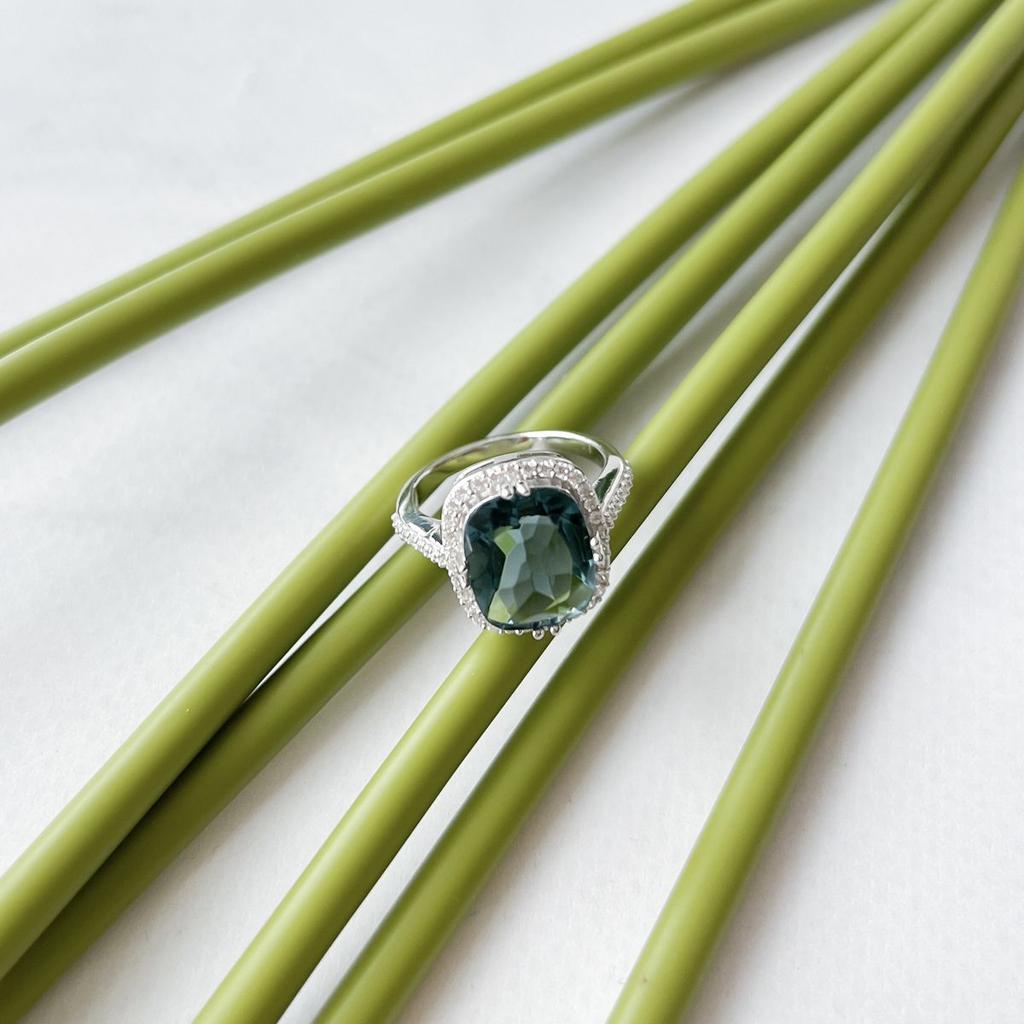 Серебряное кольцо с топазом Лондон Блю 4.339ct, вес изделия 4,37 гр (2151760)