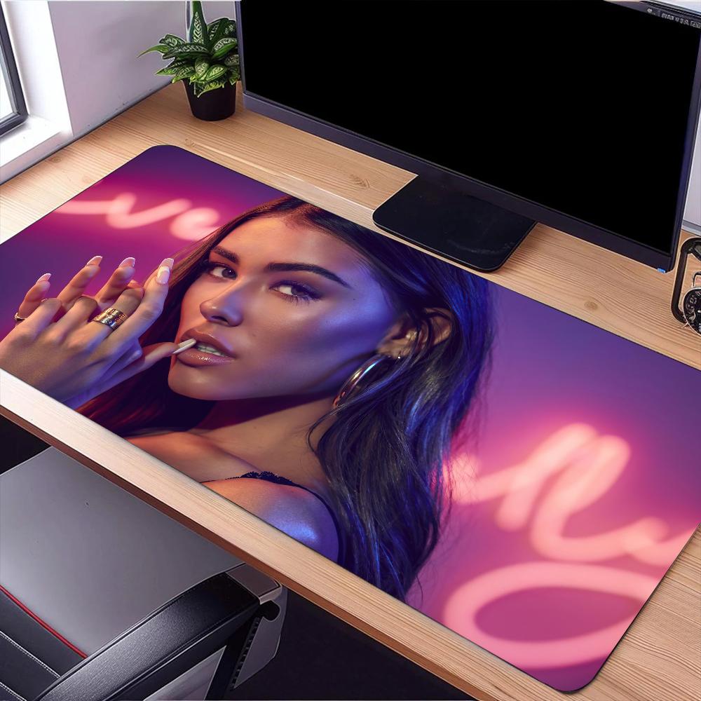 Коврик для мыши Singer MMadison Beer Большой коврик для стола Клавиатура Эргономичный Офисный Резиновый ПК Нескользящий Не обтрепывающийся Домашний Индивидуальный