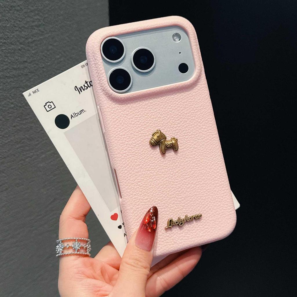 Чехол для iPhone 17 Pro Max: 3D Дизайн Золотой Лошади, Текстура Кожи, Матовое Покрытие, Совместим с Apple 16