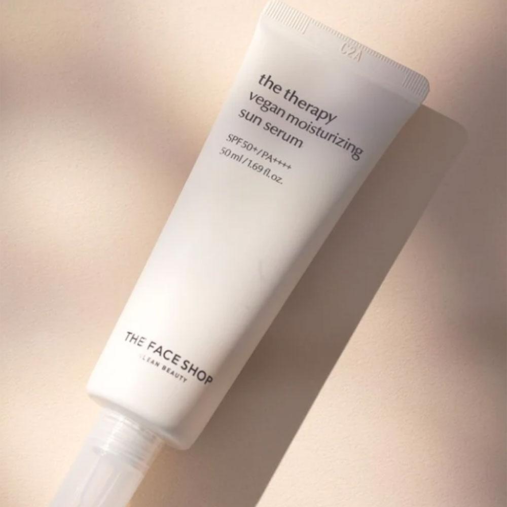 The Face Shop The Therapy Веганская увлажняющая солнцезащитная сыворотка 50 мл (SPF50 +)