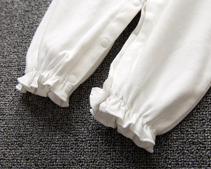 Комплект для новорожденных: черчик и комбинезон. 0+