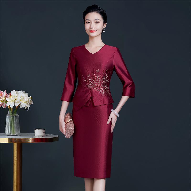 2025 Elegant Western-Style Mother's Wedding Dress - Chic Spring/Autumn Banquet Attire for Joyful Mother-in-Law