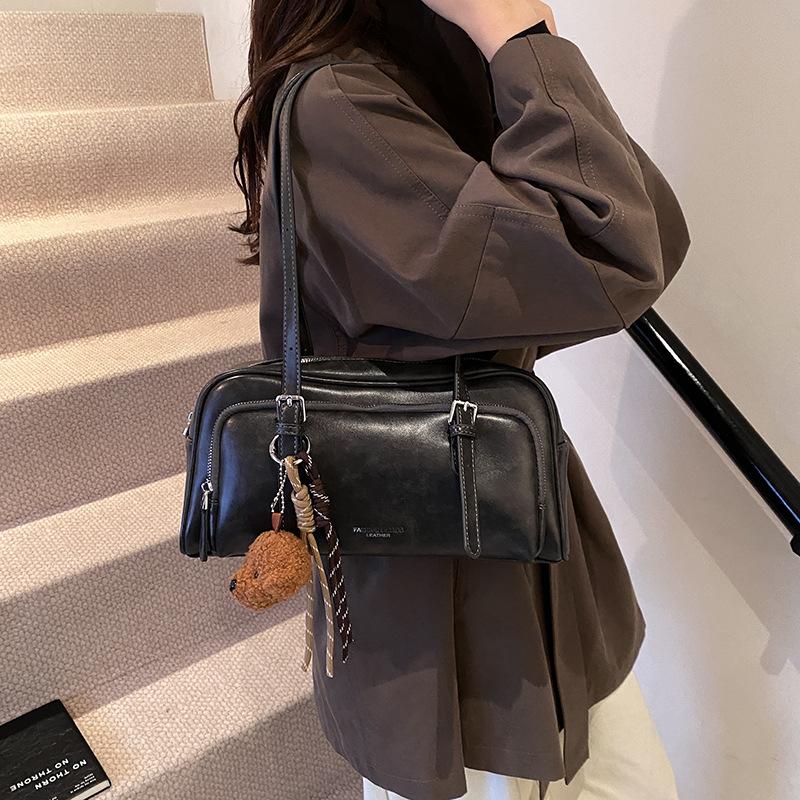 Autumn and Winter New High-end Retro Baguette Bag Niche Underarm Bag Commuting Versatile Large-capacity Portable Shoulder Bag