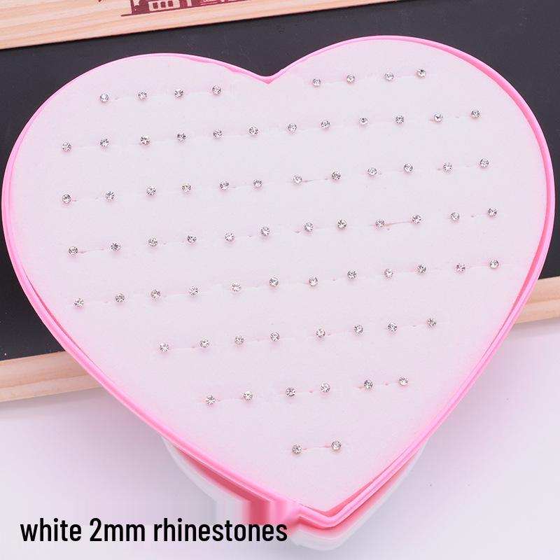 Набор акриловых серег-гвоздиков в форме сердца в пластиковой коробке