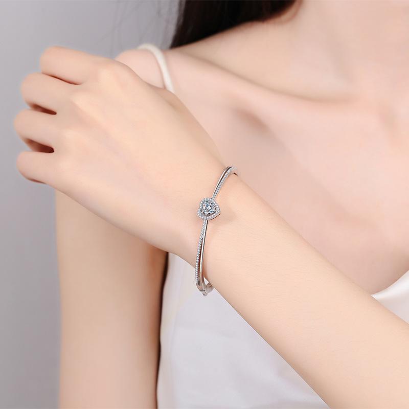 Высокое качество S925 Серебряный браслет из муассанита для женщин Свежий и сладкий Pt950 позолоченный браслет в форме сердца