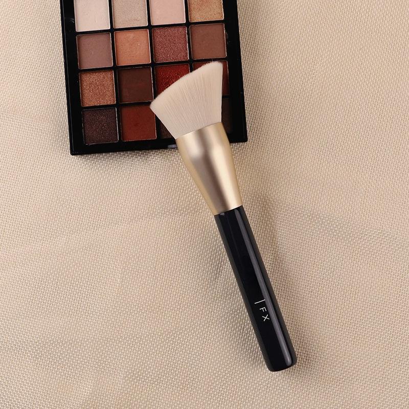 КИСТЬ ДЛЯ МАКСИМАЛЬНОГО НАНЕСЕНИЯ НА ВСЕ ЛИЦО Угловая Гладкая Кисть для Макияжа для Крема и Тональной Основы