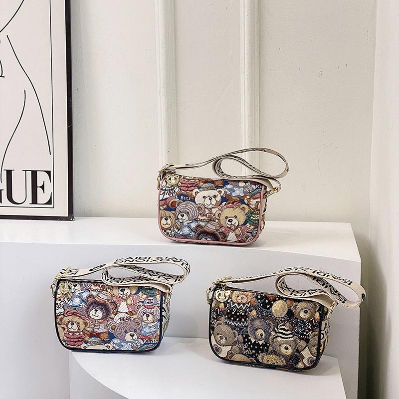 2025 Лето Новая мода уличная маленькая квадратная сумка Bear на одно плечо сумка через плечо
