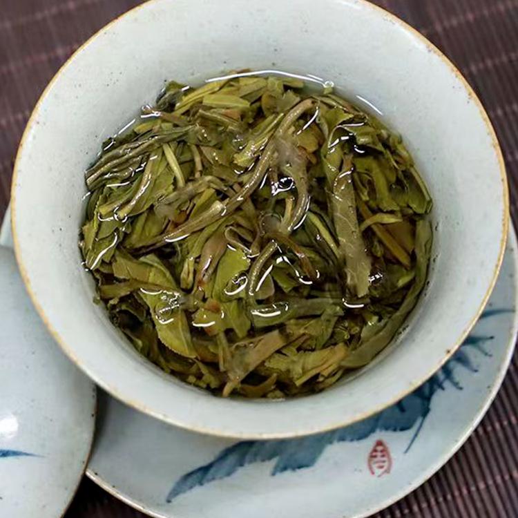 Исландия Линьцан Старое дерево сладкий пуэр Шэнпу чай 357 грамм