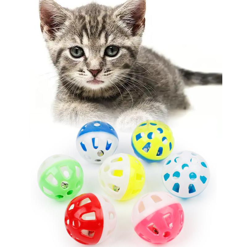Пластиковый мяч для бросания для домашних животных с полым дизайном для кошек и мелких питомцев