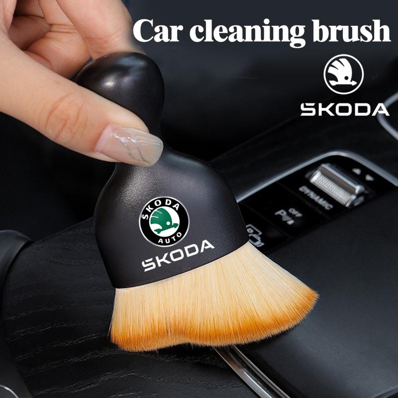 HQKI8 Car Wash Microfiber Towel Car Dust Brush Cleaning Brush for Skoda Octavia MK2 MK3 2 3 A7 Fabia Karoq Kodiaq Superb Rapid Kamiq