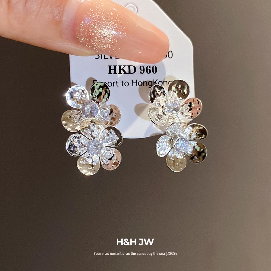Retro silver needle zircon flower stud earrings for women's niche unique temperament versatile earrings light luxury high-end earrings