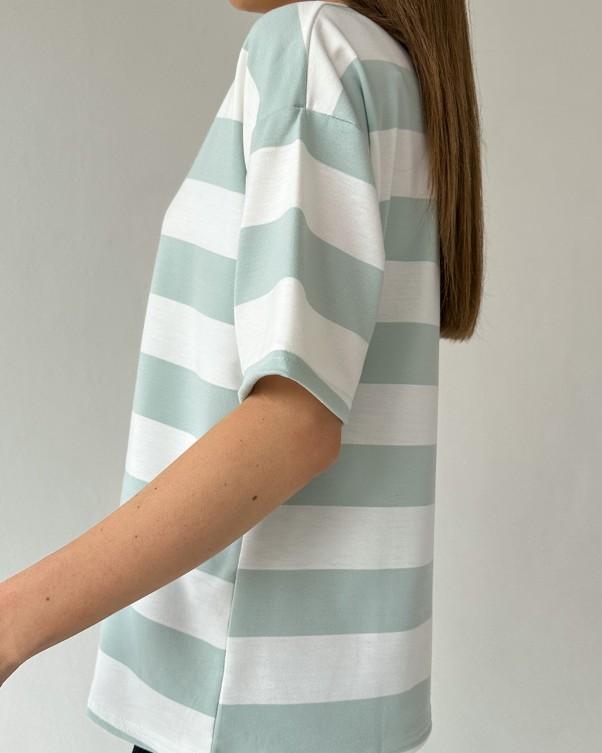 Полосатая футболка с надписью ISSA Plus