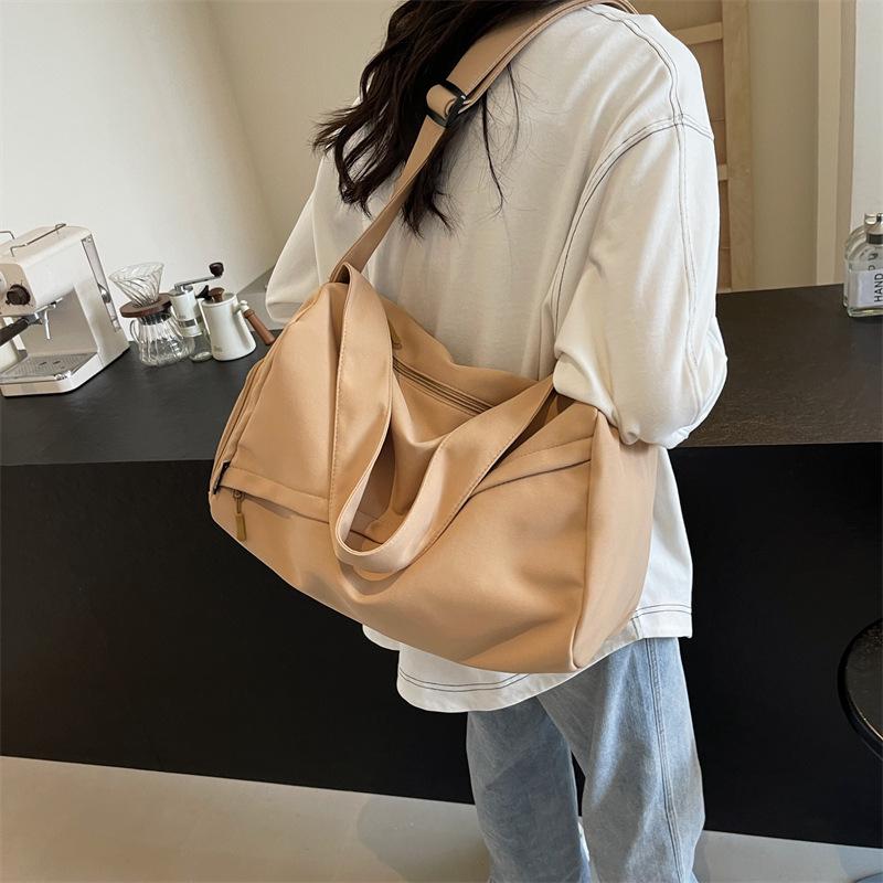 Large-capacity crossbody travel bag for men and women, new casual luggage storage bag, fashionable and versatile yoga fitness bag