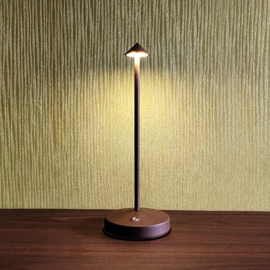 Настольная лампа из металла с питанием от батареек, сенсорное управление, без мерцания, регулируемая яркость, нескользящий дизайн, современная беспроводная прикроватная лампа