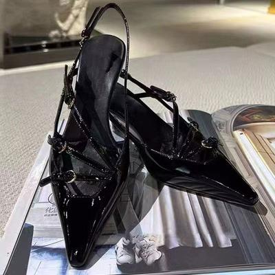 Лакированная кожа тонкий каблук французские высокие каблуки нишевый дизайн 2025 знаменитость слово с сумкой голова сандалии пустые одинарные туфли женские