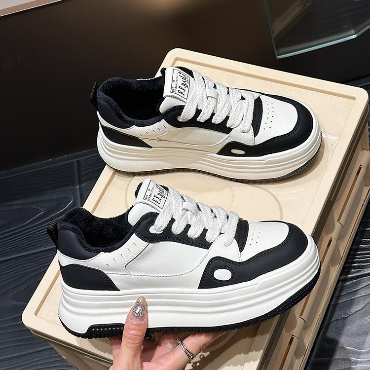 Толстоподошвенные бархатистые кожаные маленькие белые туфли для женского повседневного универсального увеличения роста, туфли-маффины из коровьей кожи для женщин