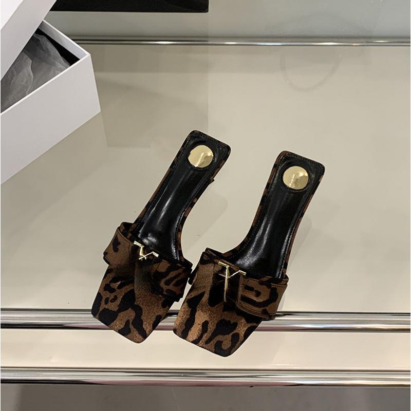 Темпераментная верхняя одежда тонкий каблук носок крутые тапочки женские черные 2025 новый летний модный сексуальный высокий каблук