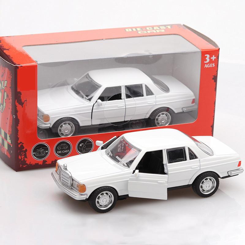 Масштаб 1/36 E-Class W123, черная классическая литая под давлением модель автомобиля, игрушечный автомобиль с открытыми задними дверями для детей, коллекция подарков для мальчиков и девочек