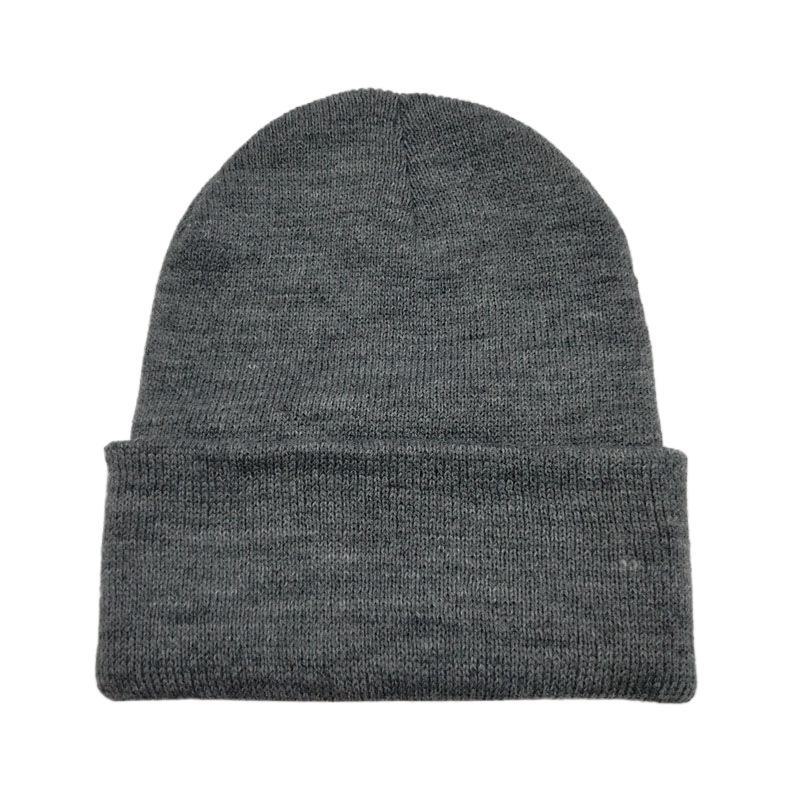 Уютные вязаные шерстяные шапки на осень и зиму - однотонные