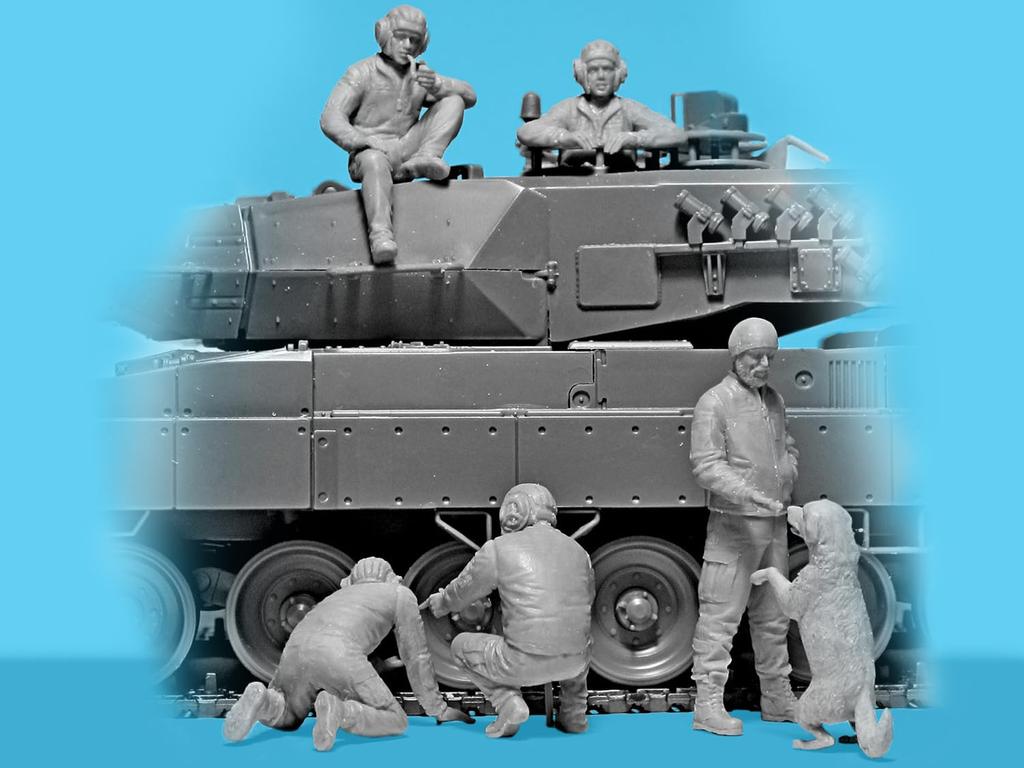 ICM 1/35 Украинский танковый экипаж Леопард Пластиковая модель 35757 (Человек и Животное)