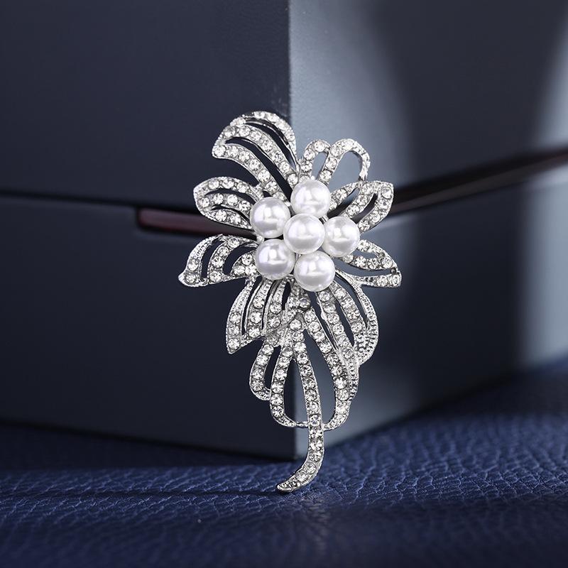Fashion Crystal Brooch For Women Designer Shiny Rhinestone Pearl Flower Brooches Clothing Pins Party Jewelry Gifts