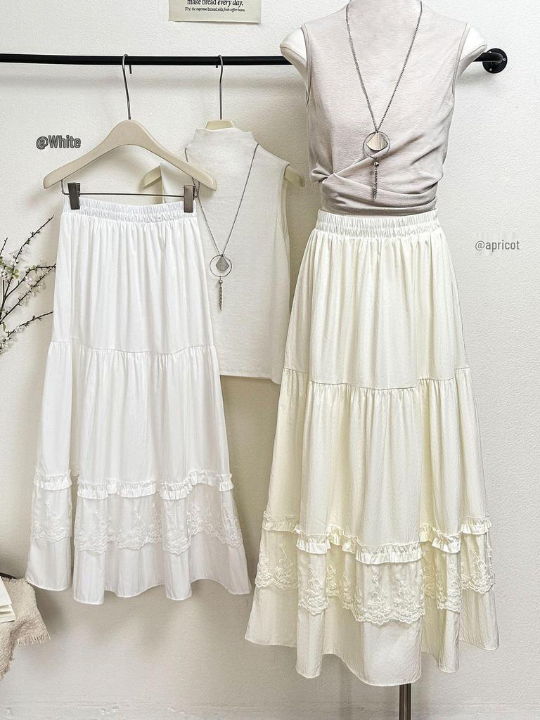 Белая летняя юбка А-силуэта с кружевной отделкой: Сладкий и стройнящий стиль