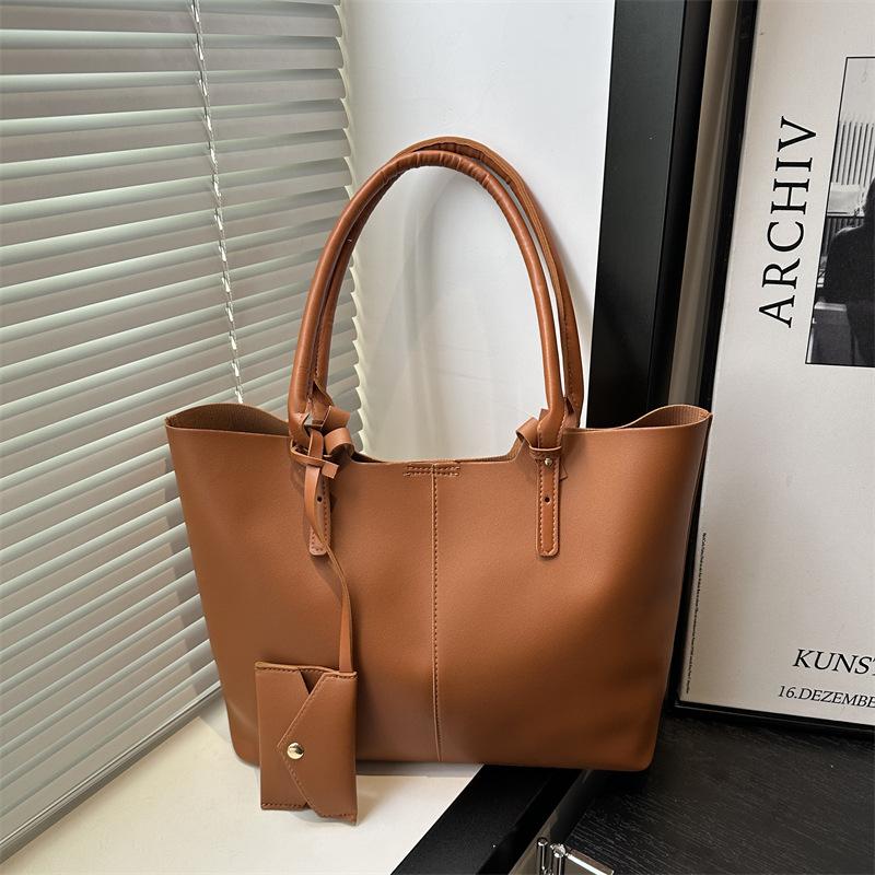 Large-capacity Bag Women's Spring High-value New Simple Casual Shoulder Bag High-end Texture Commuter Tote Bag