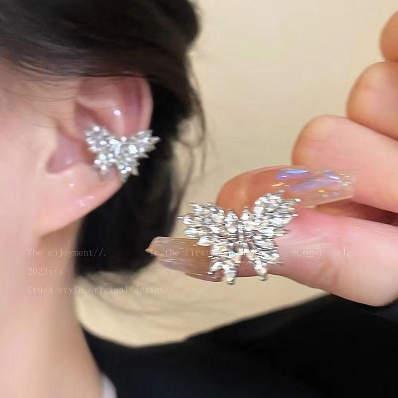 Корейские клипсы для непроколотых ушей – классный дизайн с кисточками и жемчужными бабочками для женщин