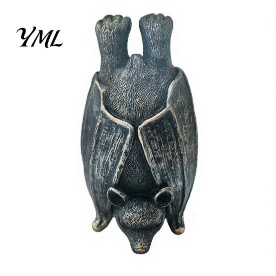 Waterproof Statue Halloween Bat Figurine, Resin Hanging Sculpture, Gothic Upside Garden Fence Accessory Down for Outdoor Tree Yard Decor Scary
