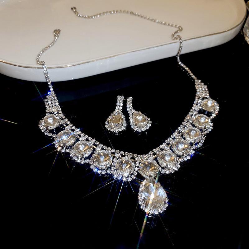 European & American Luxury Zircon Jewelry Set: Retro Clavicle Chain Necklace, Versatile Fashion Accessory
