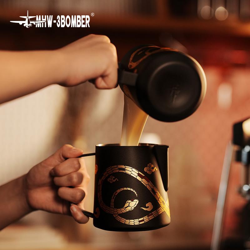 MHW-3BOMBER Milk Frothing Pitcher 450/500/600ml Espresso Steaming Pitcher Stainless Steel Latte Art Barista Milk Jug Coffee Tool