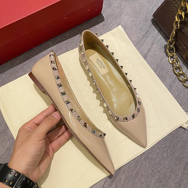 Trendy Fashion Rivets Shallow Black Patent Leather Single Shoes For Women French Style Pointed Flat Bottomed Women's Shoes