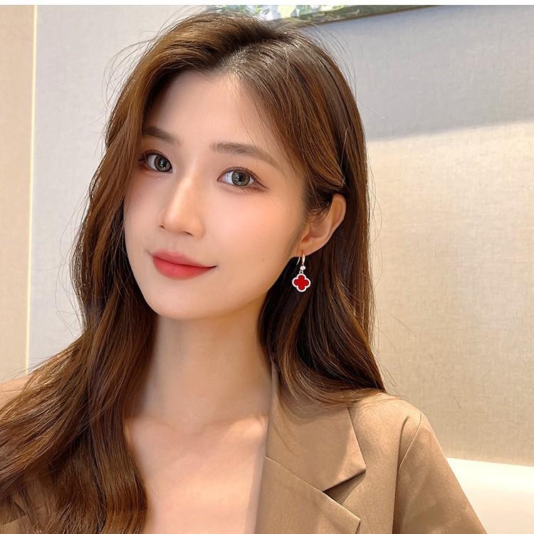 Новые черно-белые серьги с перламутровым клевером и четырьмя листочками, женские серьги для пожилых людей с небольшим ароматом ветра, модные серьги-крючки