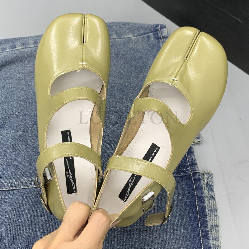 Женские фирменные туфли с раздельным носком на плоской подошве Tabi Ninja на низком каблуке Легкие повседневные туфли на платформе Женские массивные мокасины