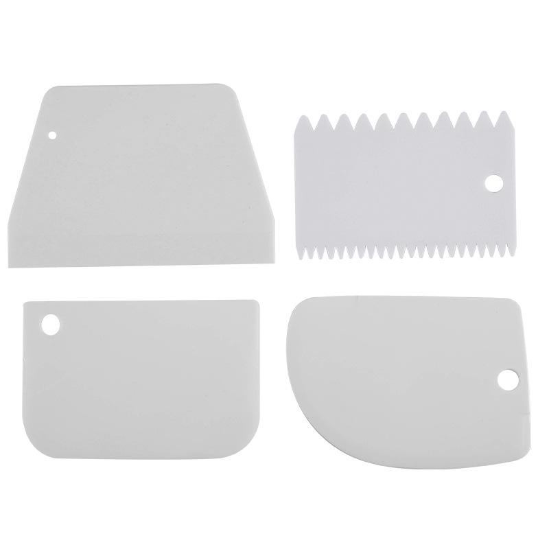 Набор из четырех скребков из полипропиленового пластика для приготовления тортов - включает трапециевидные и зубчатые скребки
