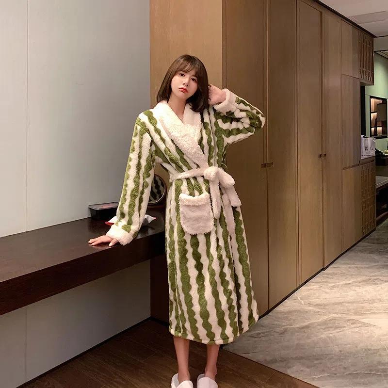 Теплый халат из кораллового флиса, женский осенне-зимний халат, бархатная ночная рубашка, утепленный халат, зимняя длинная пижама