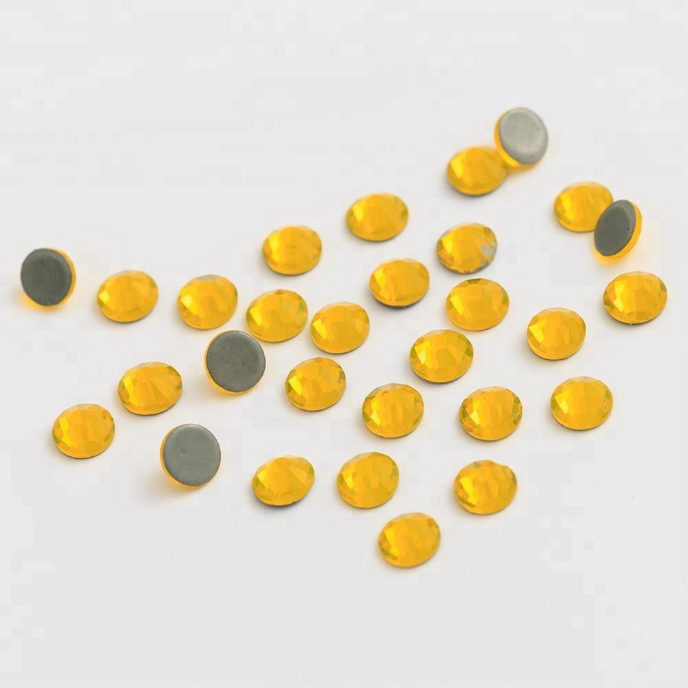 Factory Over 175 Colors German Intensive Glue Hotfix Stone SS20 Glass Hot Fix Rhinestones for Wedding Dress