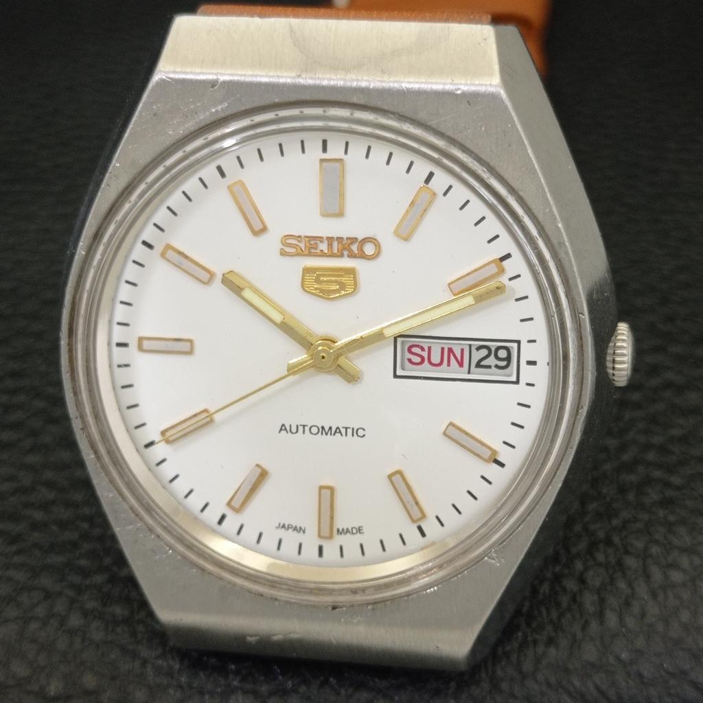 JAPAN VINTAGE SEIKO 5 AUTOMATIC MENS WHITE COLOR DIAL WATCH A701489-5 R206b-a701489
