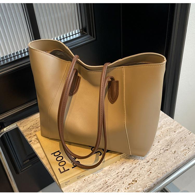 This Year, the Popular Large-capacity Tote Bag Women's 2025 New Casual Simple Underarm Bag Trendy Versatile Commuter Shoulder Bag