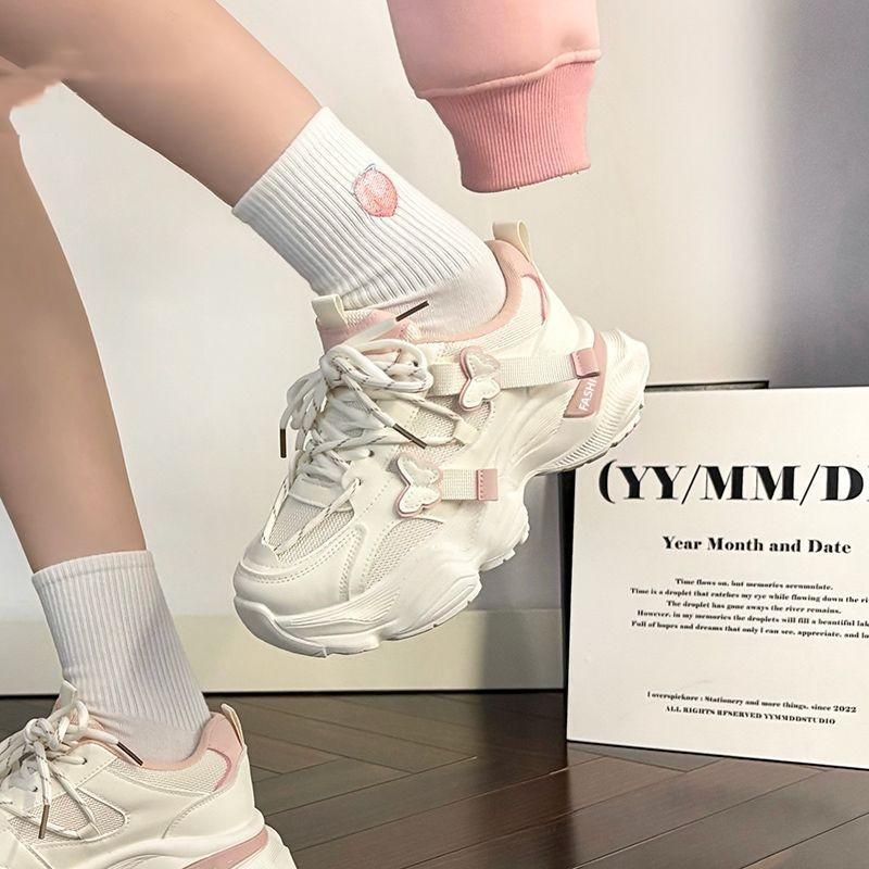 Легкие кроссовки женские осенние новые универсальные сетчатые дышащие розовые бабочки платформа папины кроссовки