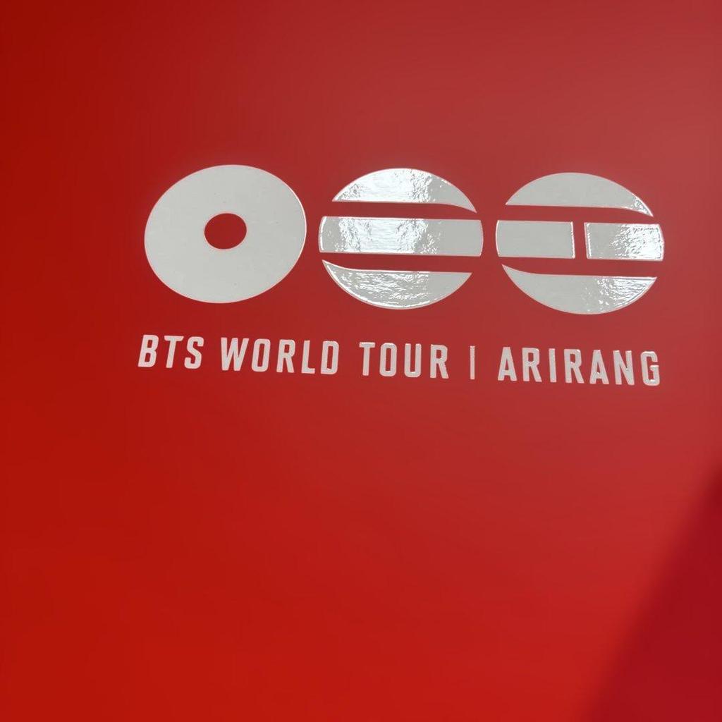 Использованные VIP-преимущества и газета с выступления BTS WORLD TOUR ARIRANG в Японии
